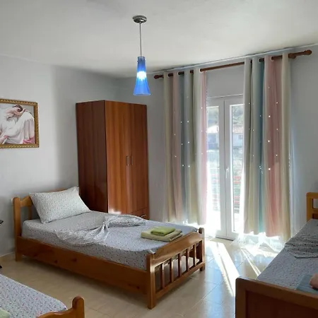 Konukevi Eiffel's 3*